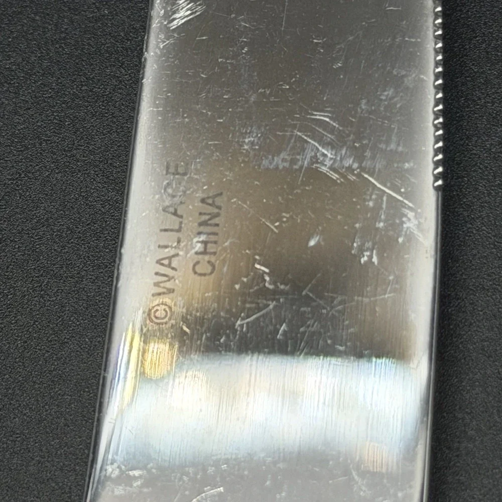 Wallace Silversmith Stainless Flatware Dinner Knives 18/10 Set/4